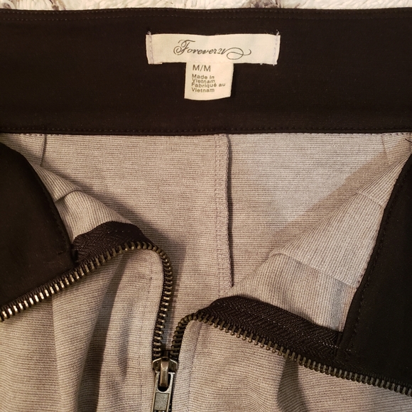 Forever 21 Grey Mini Front Zip Skirt - Picture 3 of 3